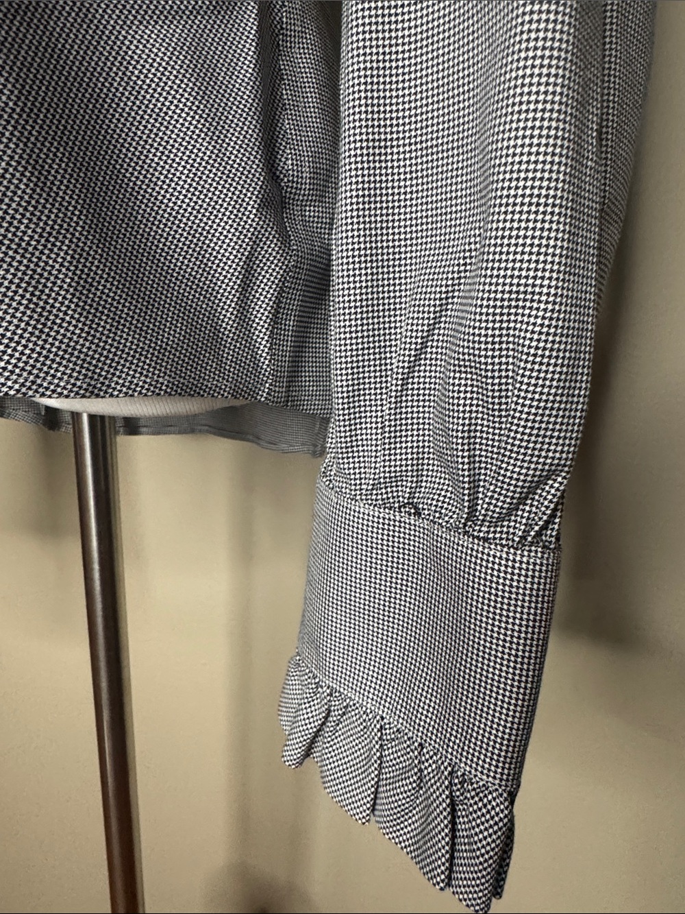 Brooks Brothers gray ruffled collared button down blouse size 16. - Picture 3 of 7